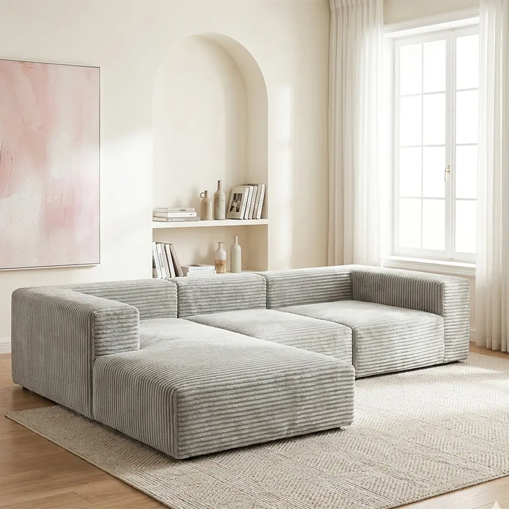 Szara sofa wieloosobowa