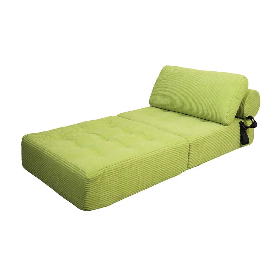 Zielona sofa w paski z paskami